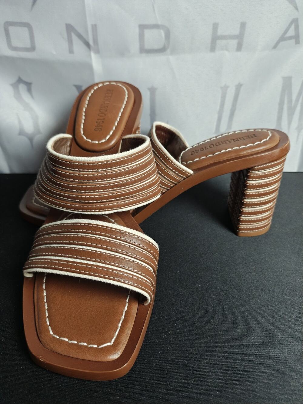 BERNARDO 1946 Women's 8, 70mm Bari striped sandals $369